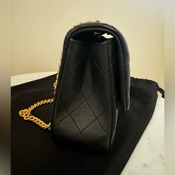 NWT Chanel 23S Camellia adjustable Black Lambskin bag with aged gold hardware - Picture 11 of 12